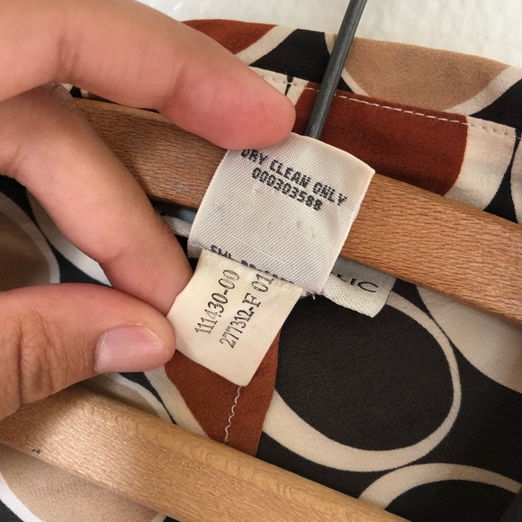 100% Silk Fall 2001 Banana Republic Button Down - Picture 4 of 7